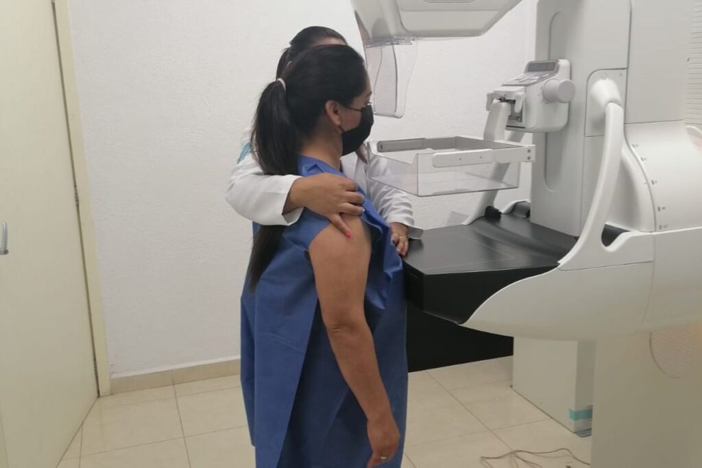 La campaña tiene el objetivo de detectar cáncer de mama de manera oportuna, de acuerdo con personal de la Jurisdicción Sanitaria 2 | Foto: Especial