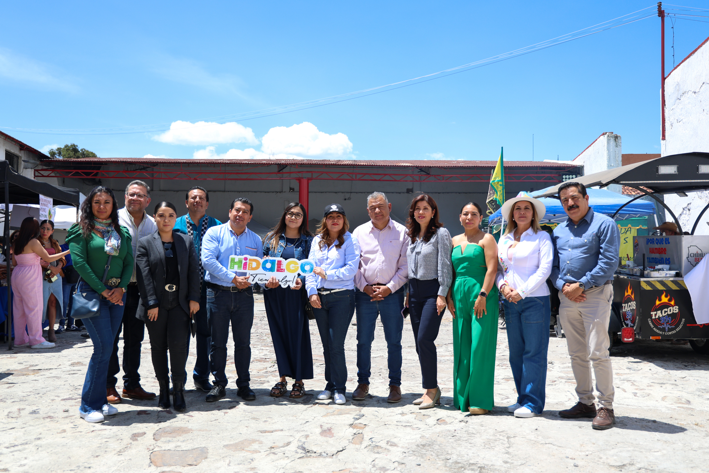 El evento se desarrolló con la participación de autoridades municipales, invitados especiales, productores artesanales y visitantes