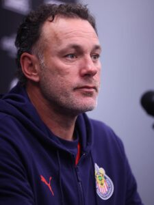 Gabriel Milito, entrenador de Chivas, encara su prueba más exigente: recibir a un Cruz Azul sólido y enrachado en la jornada 7 del Apertura