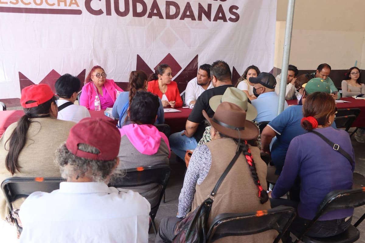 La presidenta municipal de Actopan, Imelda Cuéllar Cano, encabezó las audiencias ciudadanas realizadas en el palacio municipal