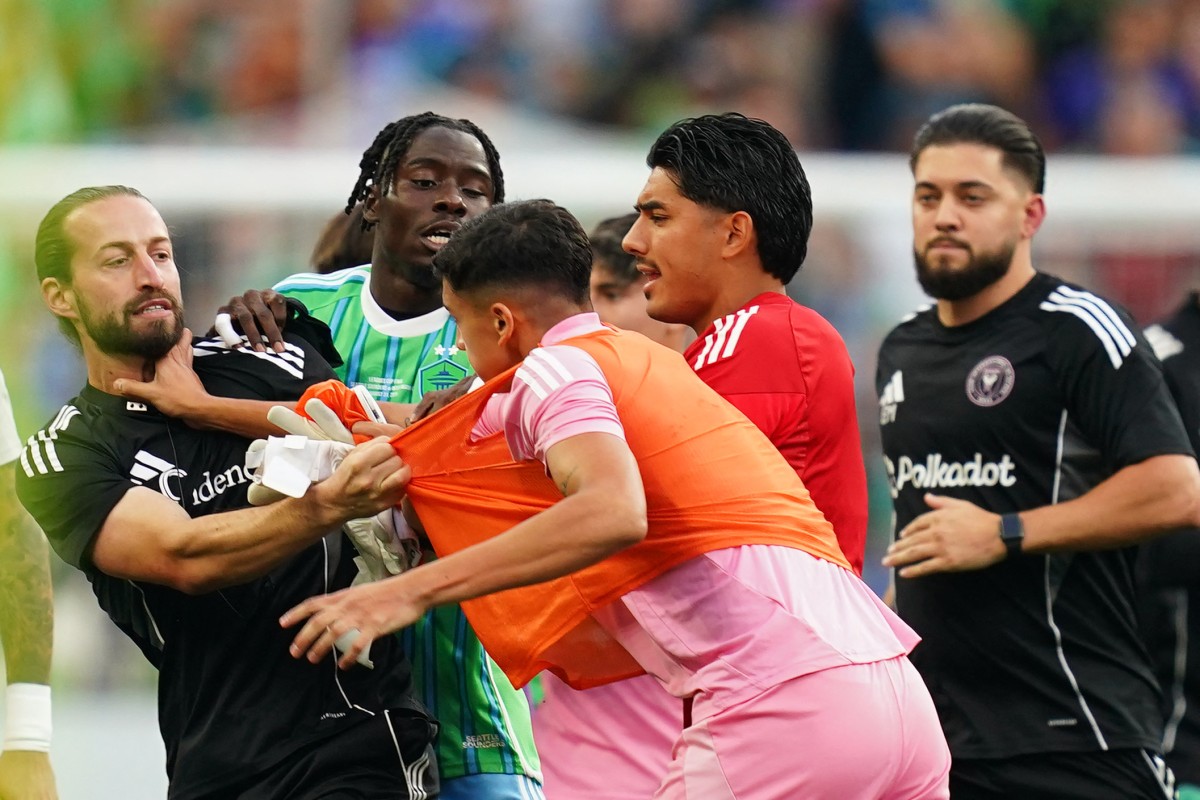 Tomás Aviles #6 del Inter Miami CF discute después del partido de la final de la Copa de las Ligas entre Seattle Sounders e Inter Miami CF / Foto de AFP