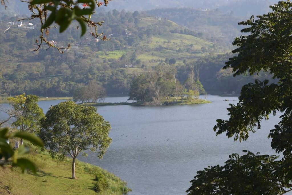 La sirena será colocada en una roca de uno de los islotes de la laguna Atezca