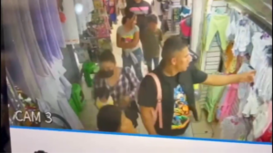 Bebé es robado por una mujer dentro de mercado del Molinito en Estado de México