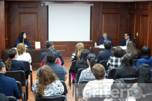 La ceremonia del tribunal contará con 400 asistentes y servicios contratados mediante licitación pública; la firma del contrato está prevista para el 25 de agosto