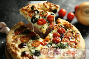 Niños y adultos podrán aprender a preparar pizza artesanal con ingredientes frescos, en una experiencia que mezcla gastronomía y tradición