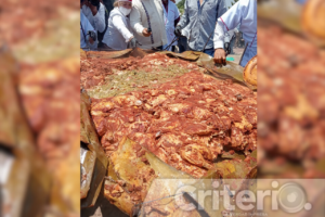 Un festín tradicional: más de 100 borregos en barbacoa para celebrar en Hidalgo
