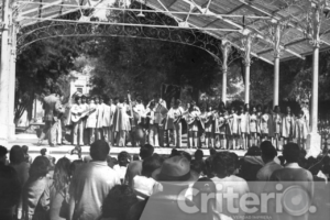 Desde 1900 hasta 1990, la exposición ofrece un recorrido visual por la historia y los momentos más entrañables del lugar