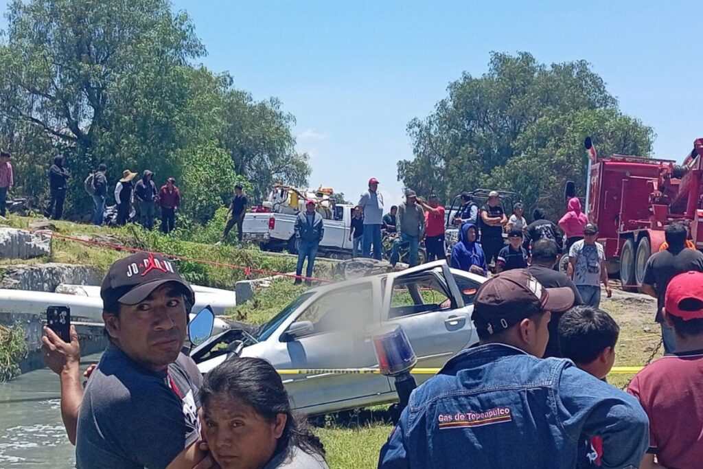 Accidente en canal de Tezontepec deja dos muertos y un niño desaparecido