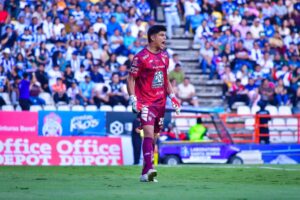 Carlos Moreno, centenario blanquiazul: el guardián del Pachuca llega a 100 partidos oficiales