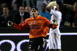 La sombra del Cóndor Calero acompaña a los Tuzos en su nuevo desafío ante Galaxy.
