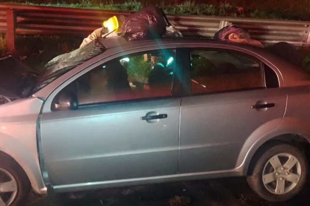 Accidente en la carretera México-Tuxpan: dos muertos en Tulancingo tras choque de camión y auto