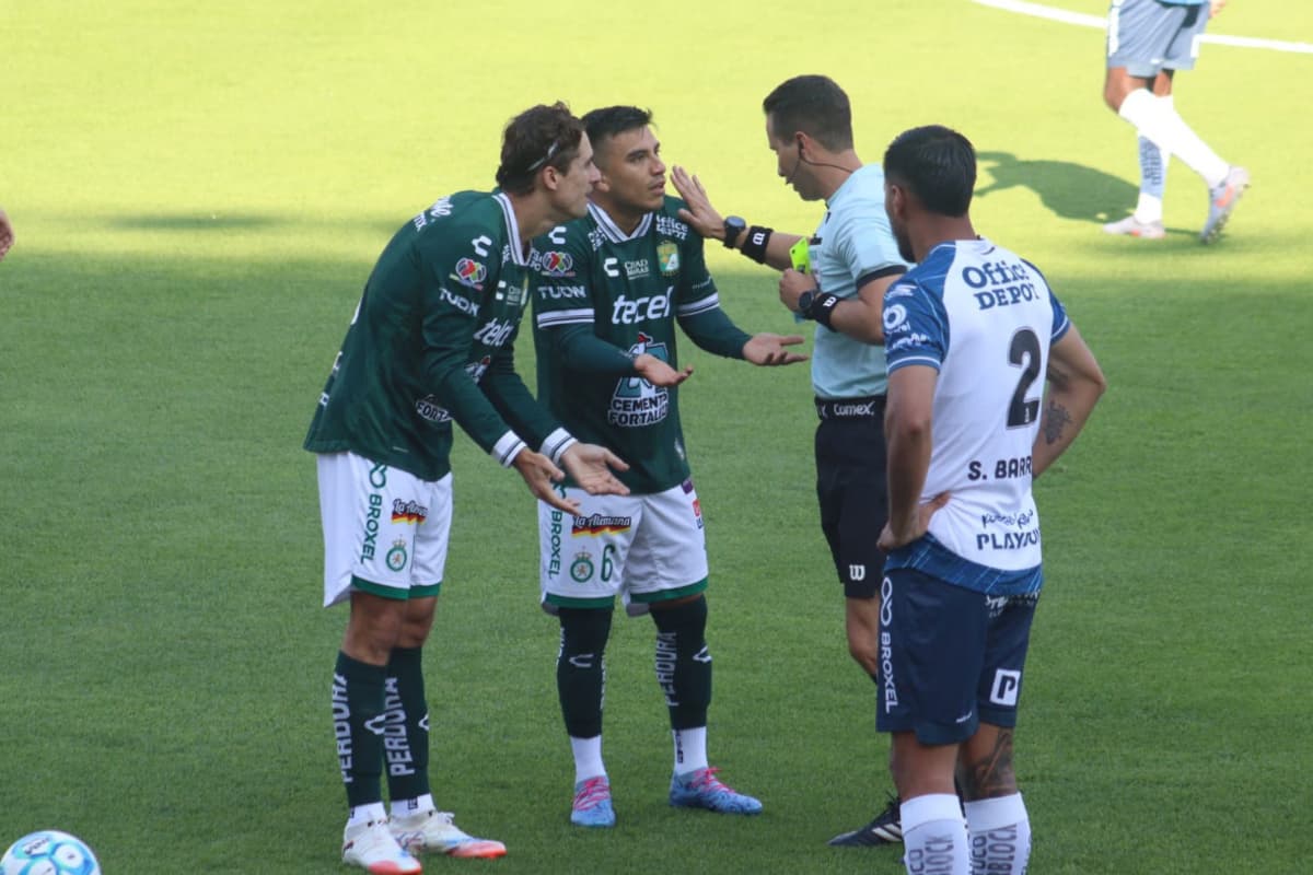 El VAR influyó en el empate entre Pachuca y León, según Eduardo Berizzo