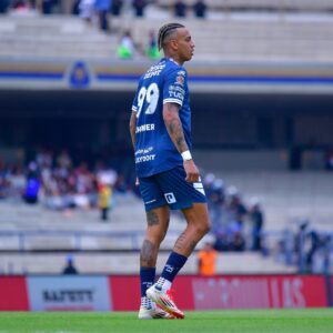 El delantero venezolano Jhonder Cádiz enfrenta una recuperación de tres semanas tras fracturarse el tercer metatarsiano del pie derecho