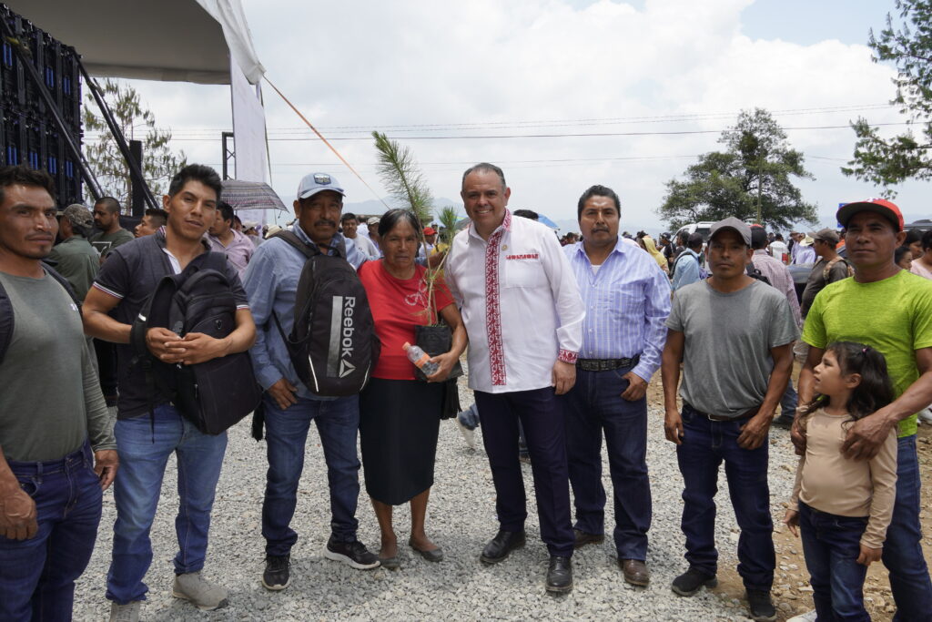 Alejandro Pérez fortalece agenda educativa estatal desde el Congreso de Hidalgo