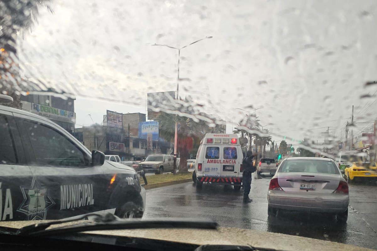 Seguridad Pública realizó maniobras para agilizar la circulación, ya que el incidente generó reducción en el flujo vehicular en la zona