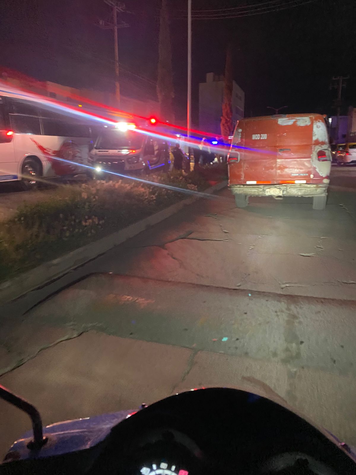 El accidente ocurrió por un taxista en circulación que manejaba en sentido contrario