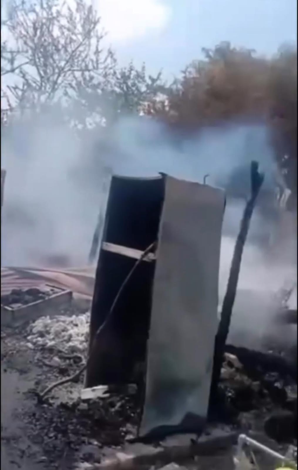 Restos de la vivienda tras el incendio en Zapote Abajo