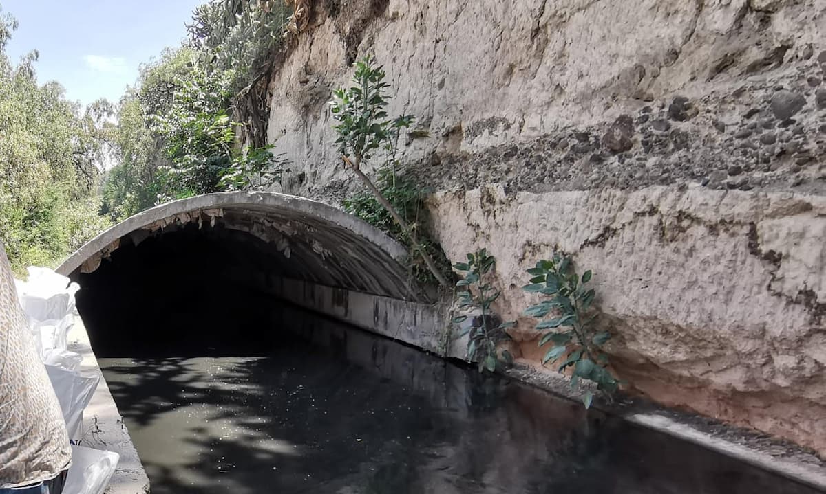 Primeros reportes en Tasquillo confirman que el cuerpo del adulto mayor habría caído accidentalmente al canal