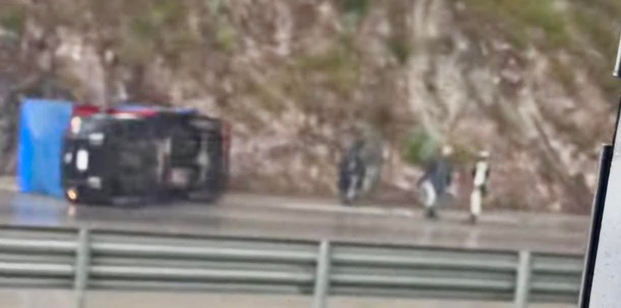 La volcadura en la autopista México-Querétaro dejó al menos un lesionado