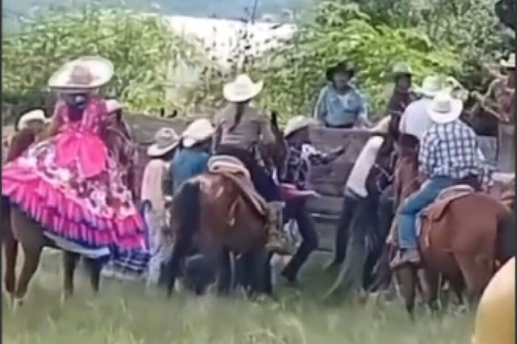 Riña en cabalgata de Atotonilco el Grande desata denuncias por violencia de género