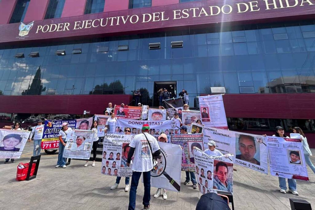 Los integrantes de los colectivos marcharon desde la explanada del Reloj de Pachuca a las inmediaciones del Palacio de Gobierno