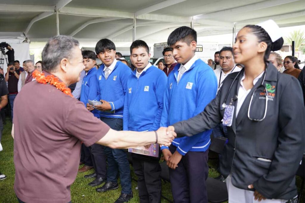Han sido beneficiados con acciones educativas 100 mil estudiantes de la región Ixmiquilpan