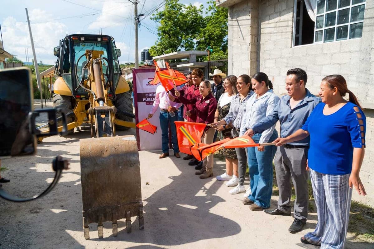 El Gobierno Municipal de Tepeji del Río, encabezado por la presidenta municipal Tania Valdez Cuellar, informó la conclusión de la obra de pavimento hidráulico en la calle Emiliano Zapata y el inicio de la red de drenaje sanitario en la calle Arcoíris