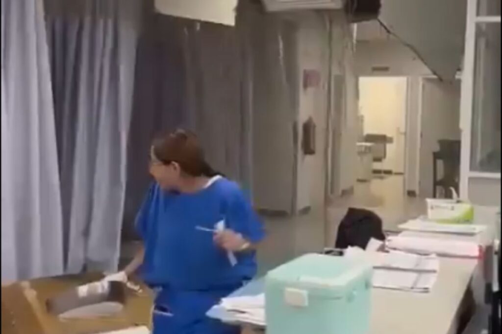 Hospital de Ixtapaluca presenta fuga de agua en plena área de Urgencias y con pacientes