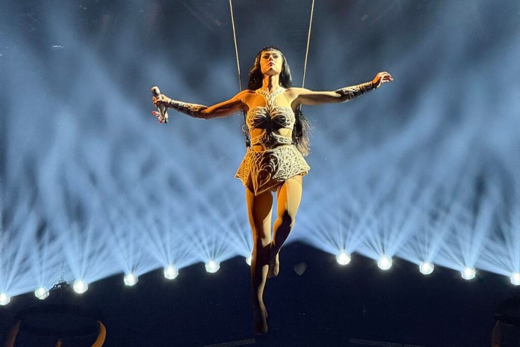 Katy Perry sigue teniendo problemas en su gira; ahora recibió una descarga eléctrica
