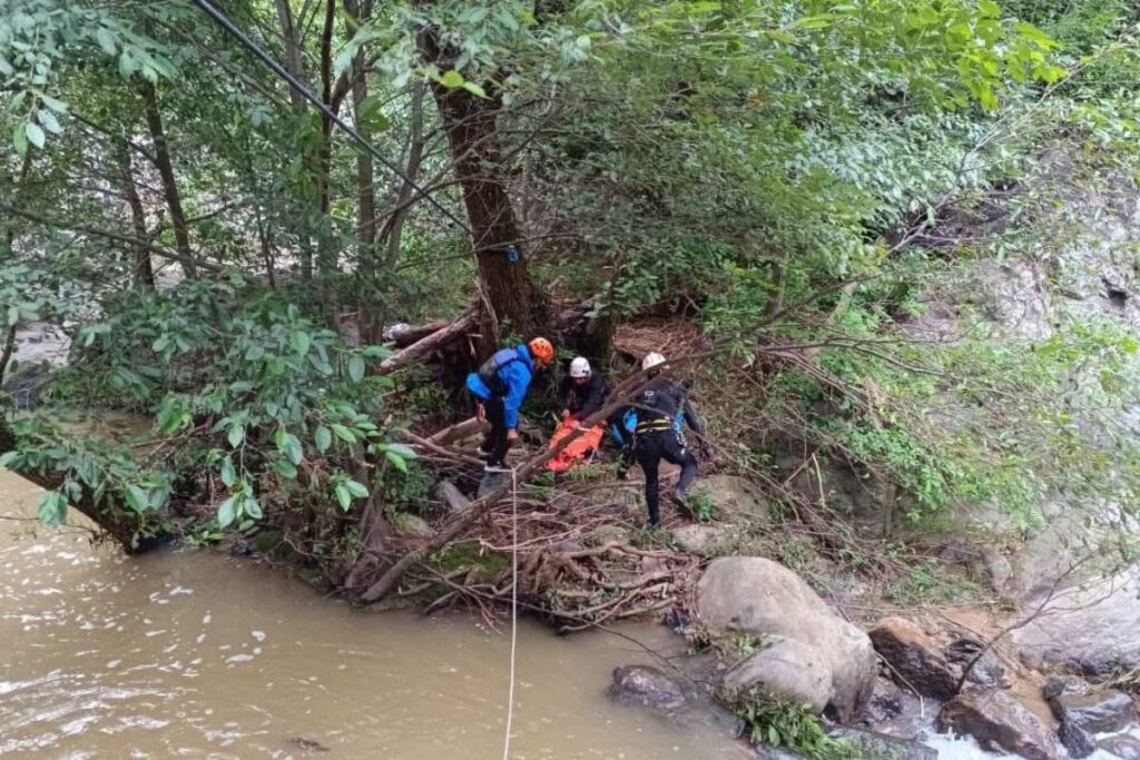 Tragedia en Mineral del Chico: Alpinista hacía rapel cuando cayó a un cuerpo de agua