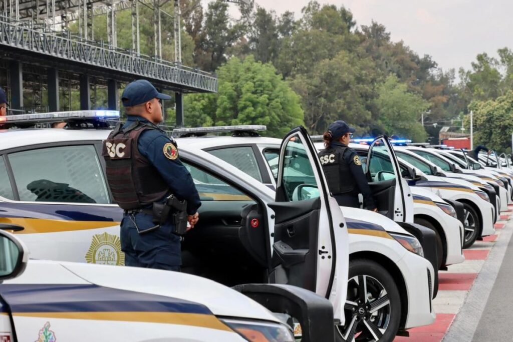 Captan a policías de la CDMX en pleno acto sexual dentro de una patrulla; ¿los suspendieron?