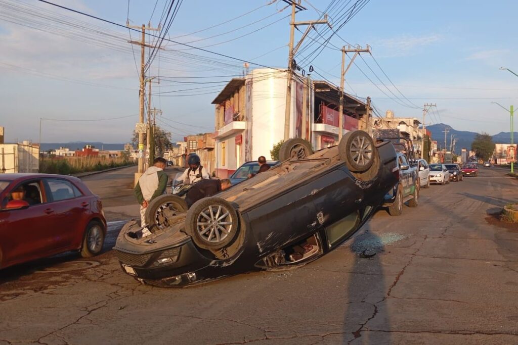 Volcadura en Tulancingo: Mujer resulta lesionada tras percance vial en Jaltepec