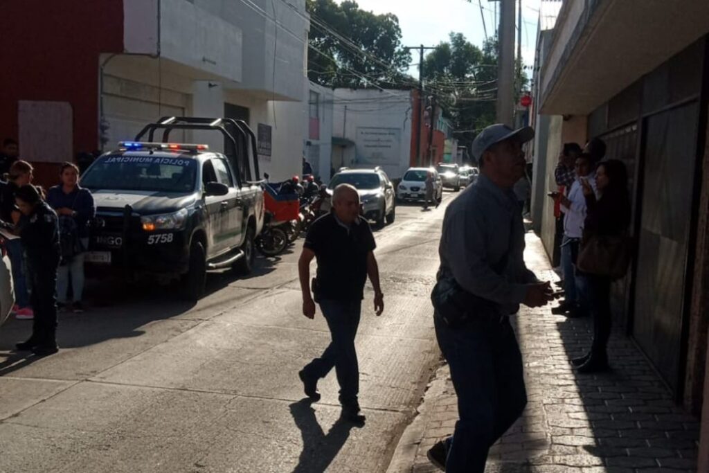 Elementos de seguridad acordonaron el predio en el centro de Tulancingo
