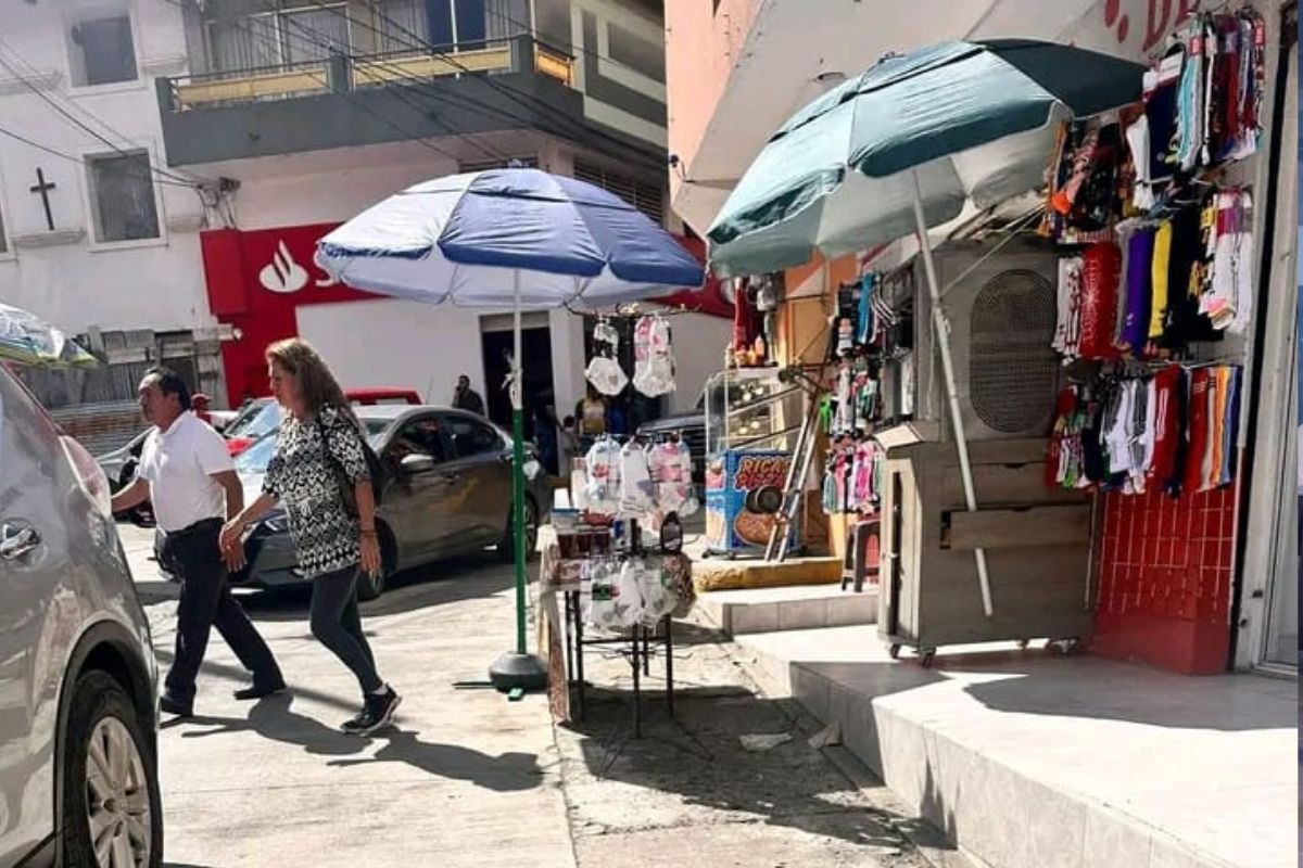 Habitantes de Zacualtipán piden regulación para los puestos del centro | Foto: Especial