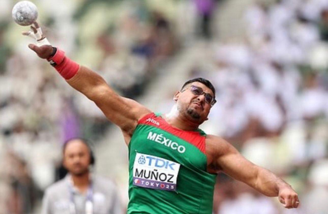 Uziel Muñoz celebra su histórica medalla de plata en Tokio 2025