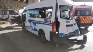 Dos personas murieron en un accidente entre una unidad del transporte público y un tractocamiónFoto: Saúl Hernández