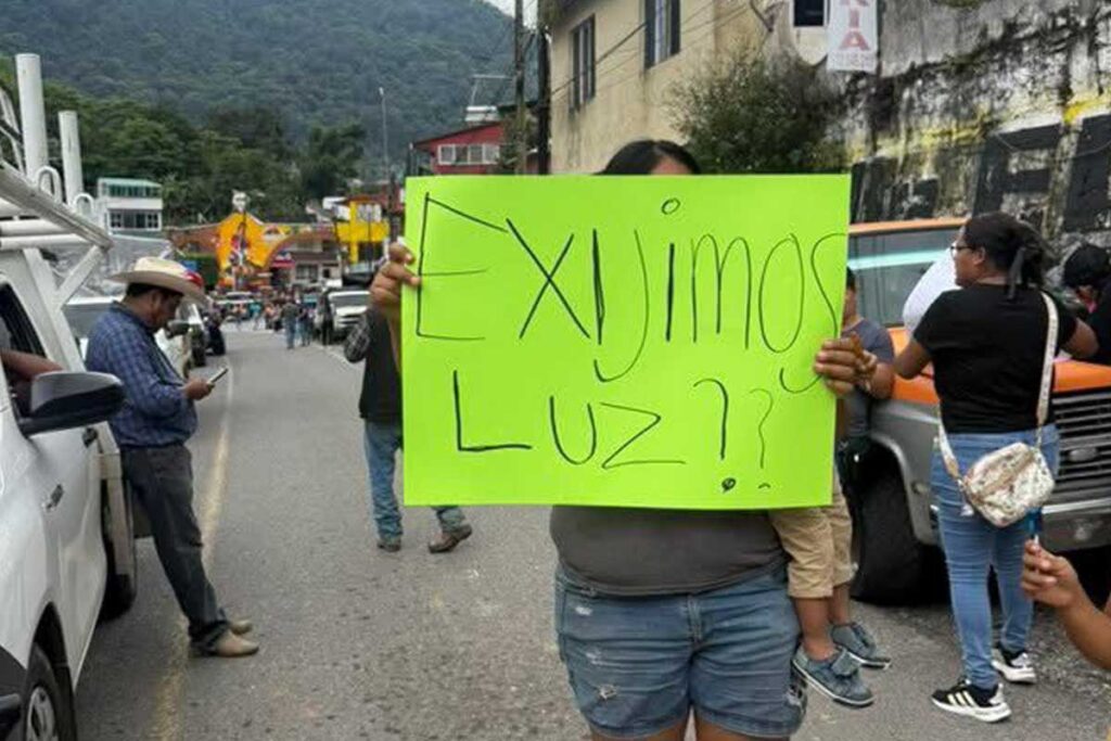De acuerdo con las familias afectadas, sin energía eléctrica se ha vuelto “insostenible la vida diaria”.