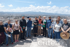 Actores caracterizados de Morelos, la Corregidora e Iturbide dan vida a la historia en calles de Tulancingo