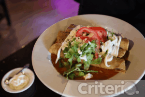 Dorar las flautas a fuego medio permite que queden perfectas, sin perder suavidad ni textura