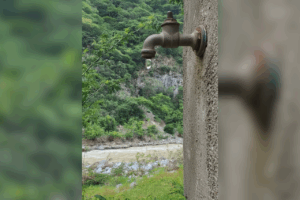 La bomba que abastece al centro de Jacala no ha sido reparada por la crecida del río Amajac