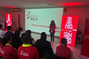 Nancy Leo Porraz, directora de Sostenibilidad y Fundación de Grupo RICA, explicó las metas en materia ambiental, social y de gobernanza