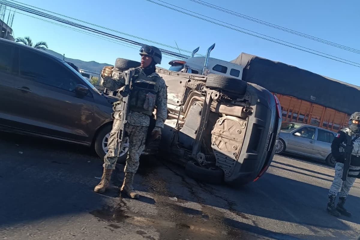 Accidente con volcadura movilizó a cuerpos de emergencia en Tulancingo