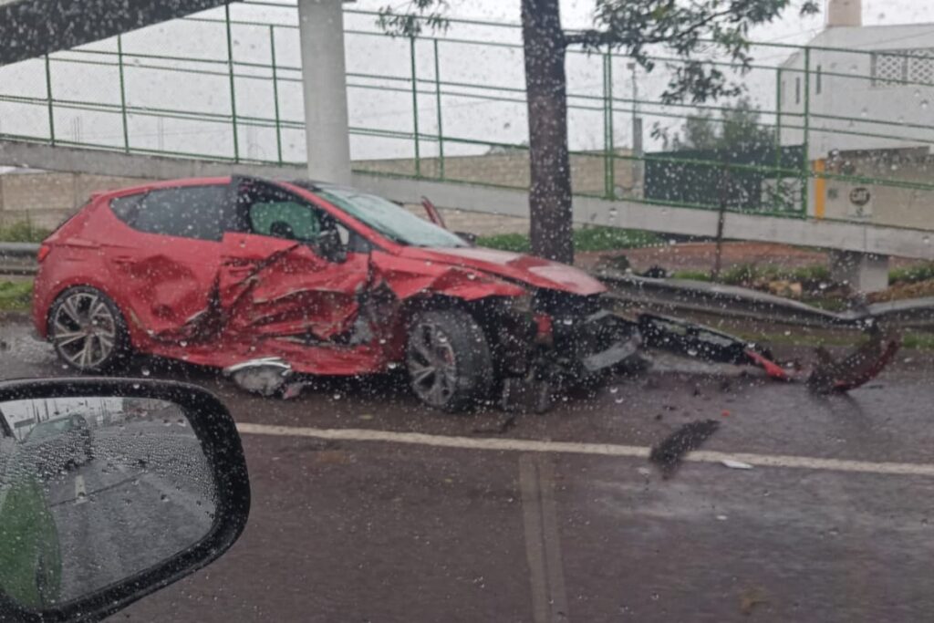 Un lesionado dejó accidente entre dos autos compactos en la México-Tuxpan
