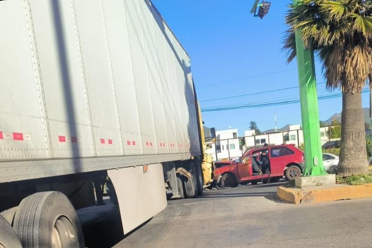 Tráfico intenso en bulevar Felipe Ángeles de Pachuca por accidente