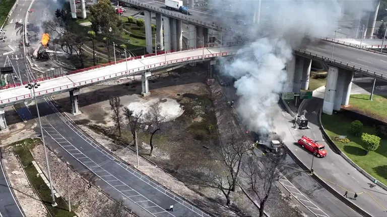 Vialidades cerradas tras explosión de pipas en Iztapalapa, CDMX