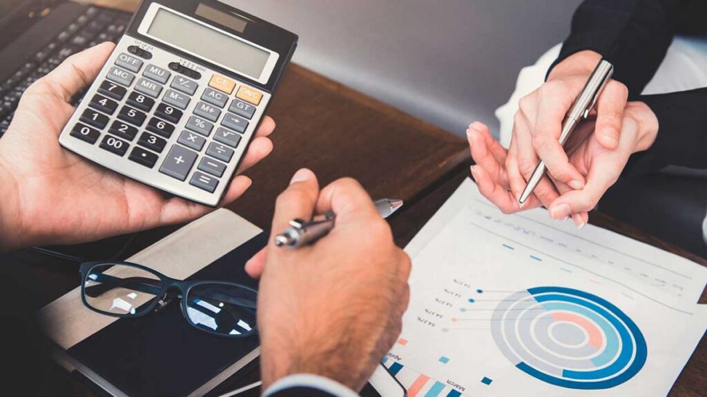 SAT advierte sanciones a contribuyentes