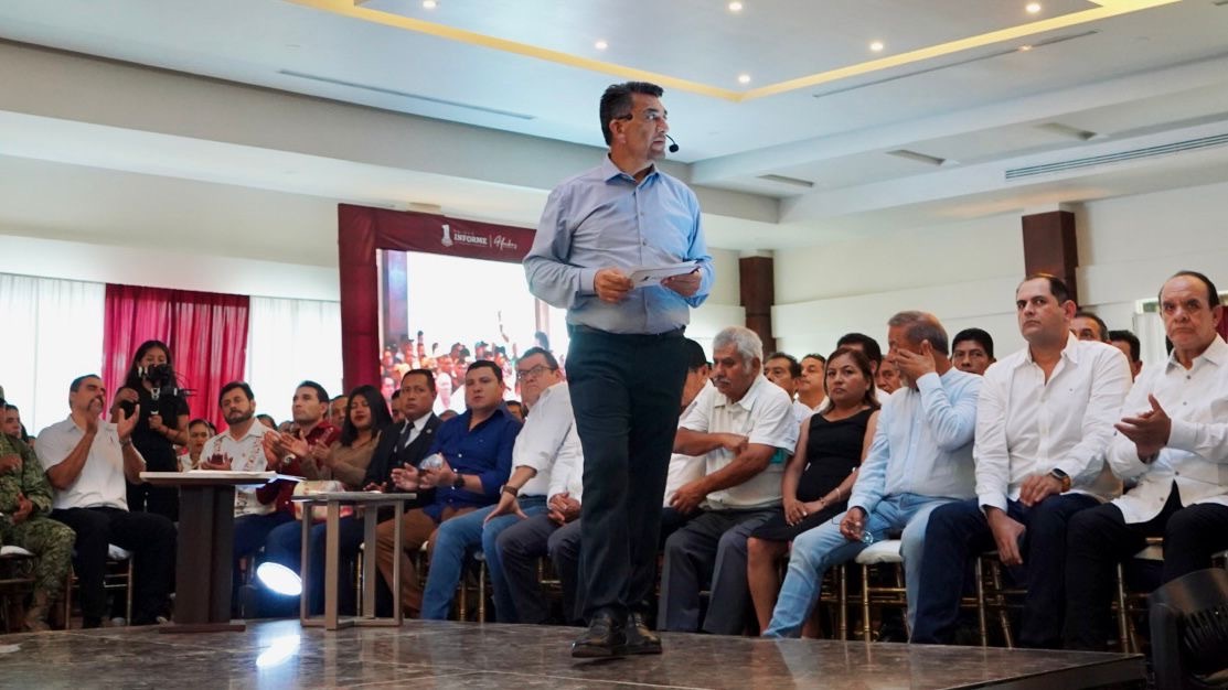 Alfredo San Román, rindió su Primer Informe de Gobierno ante ciudadanos y representantes de distintos sectores sociales