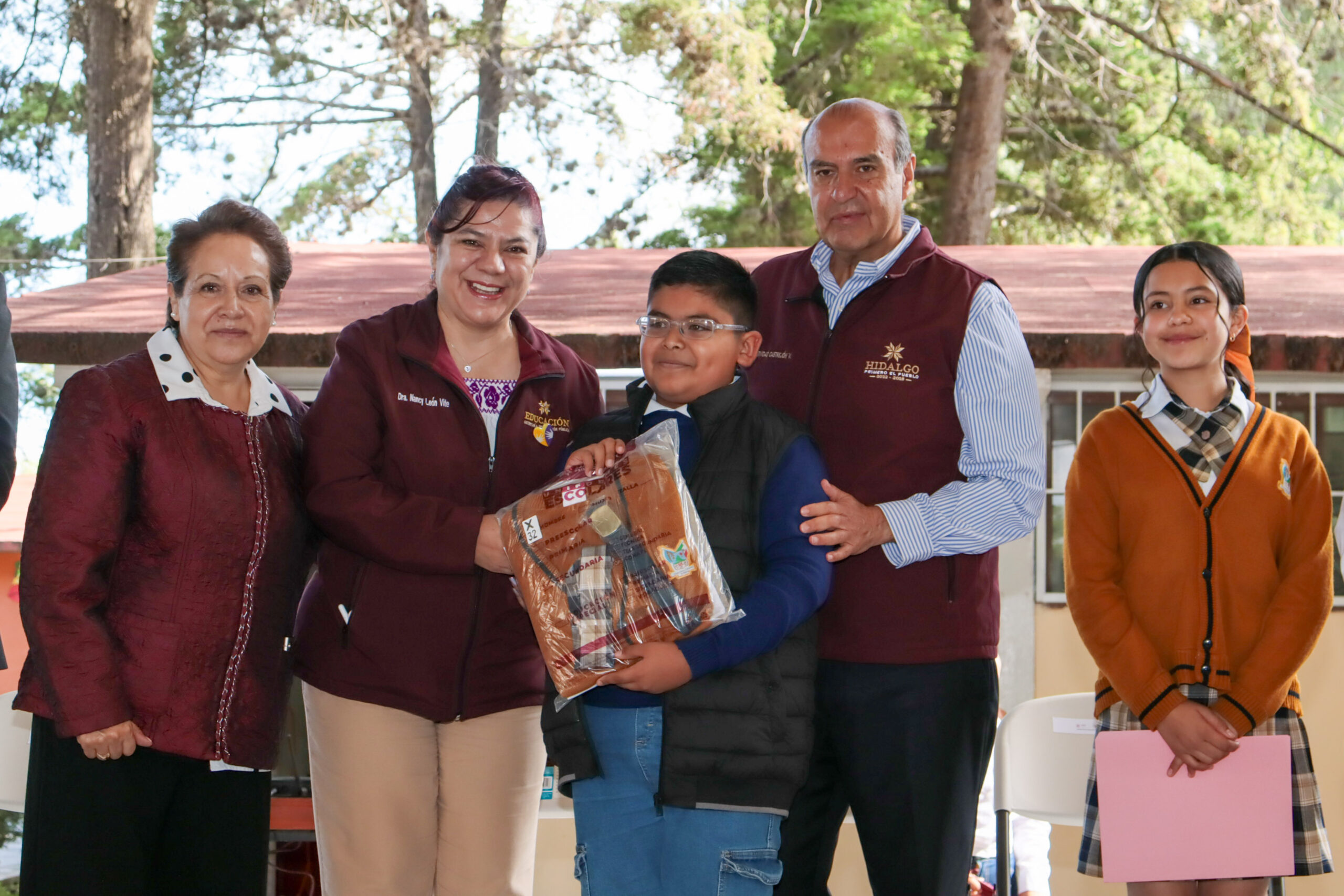Asimismo, inauguró un laboratorio STEM en el Bachillerato General del Estado de Hidalgo, plantel Tepeji, con el objetivo de fortalecer la enseñanza en ciencia, tecnología, ingeniería y matemáticas.