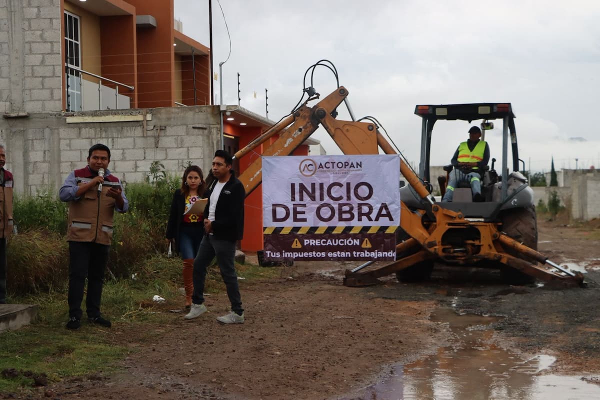 Las obras de drenaje y repavimentación que comenzaron esta semana en las colonias Eulalio Ángeles y Deportivo Olímpico de Actopan son resultado de las solicitudes presentadas por habitantes durante las Mesas de la Transformación y en las Audiencias Ciudadanas