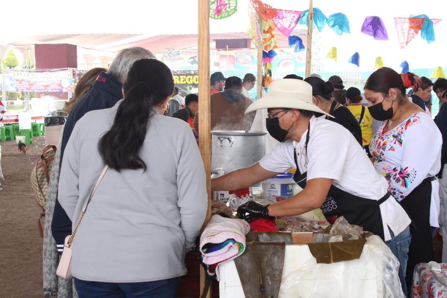Actopan consiguió el Récord Guinness por la línea de tacos de barbacoa más grande del mundo